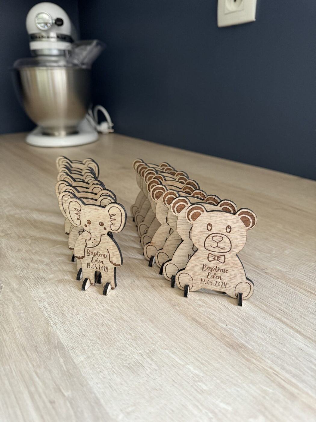 Marque-places de baptême en bois, oursons et éléphants personnalisés, créations L'Univers du Petit Bois