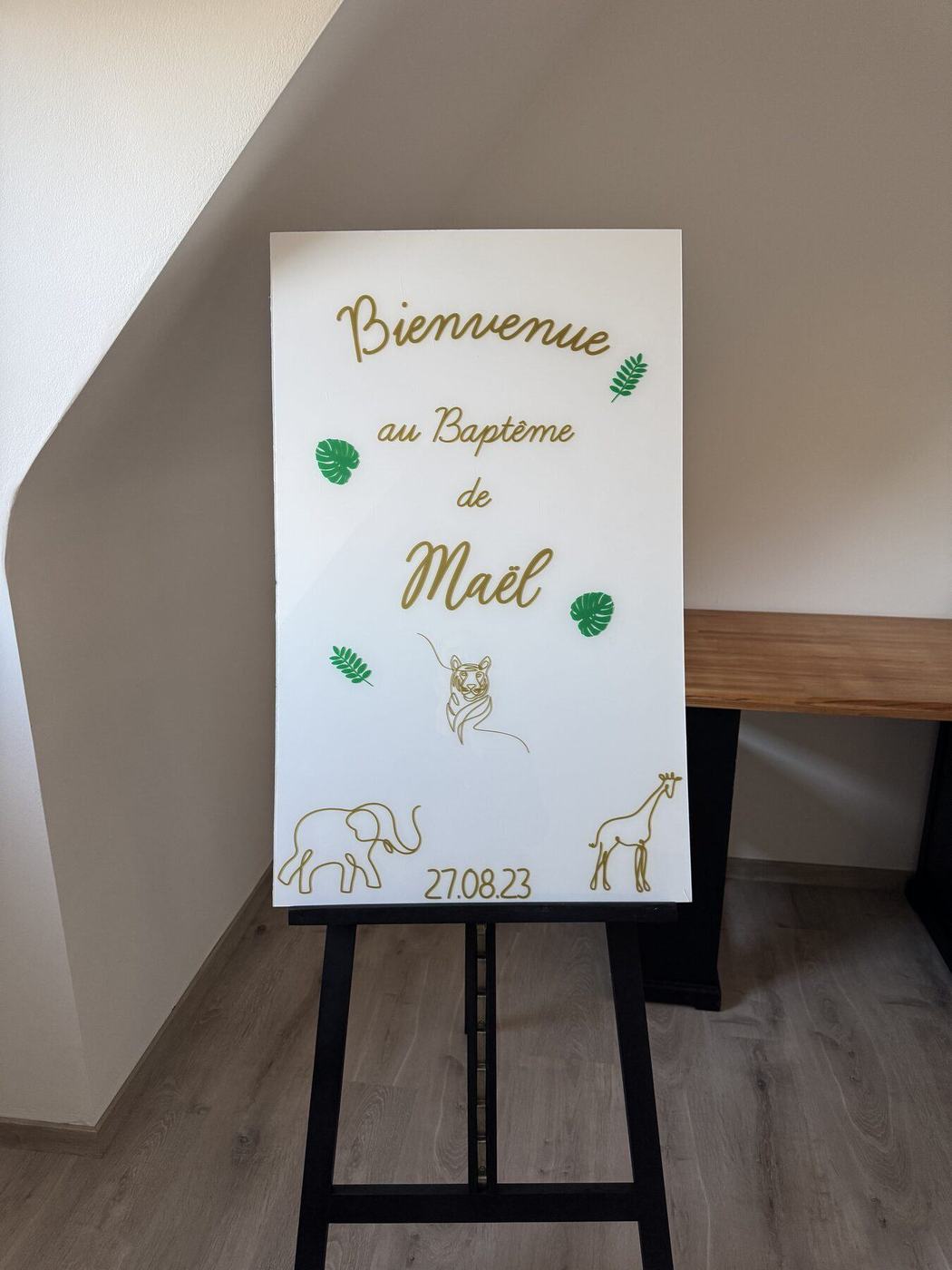 Panneau de bienvenue de baptême sur le thème de la jungle, prénom Maël et date personnalisés, créations L'Univers du Petit Bois
