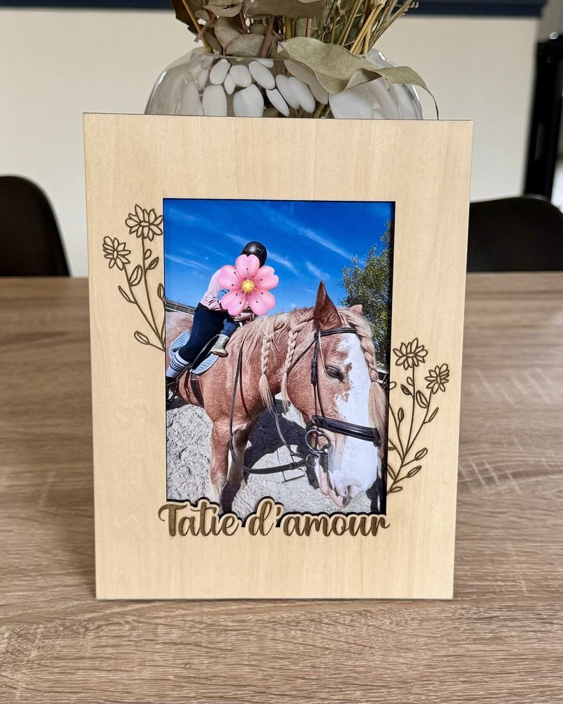 Cadre photo en bois gravé « Tatie d'amour », créations L'Univers du Petit Bois
