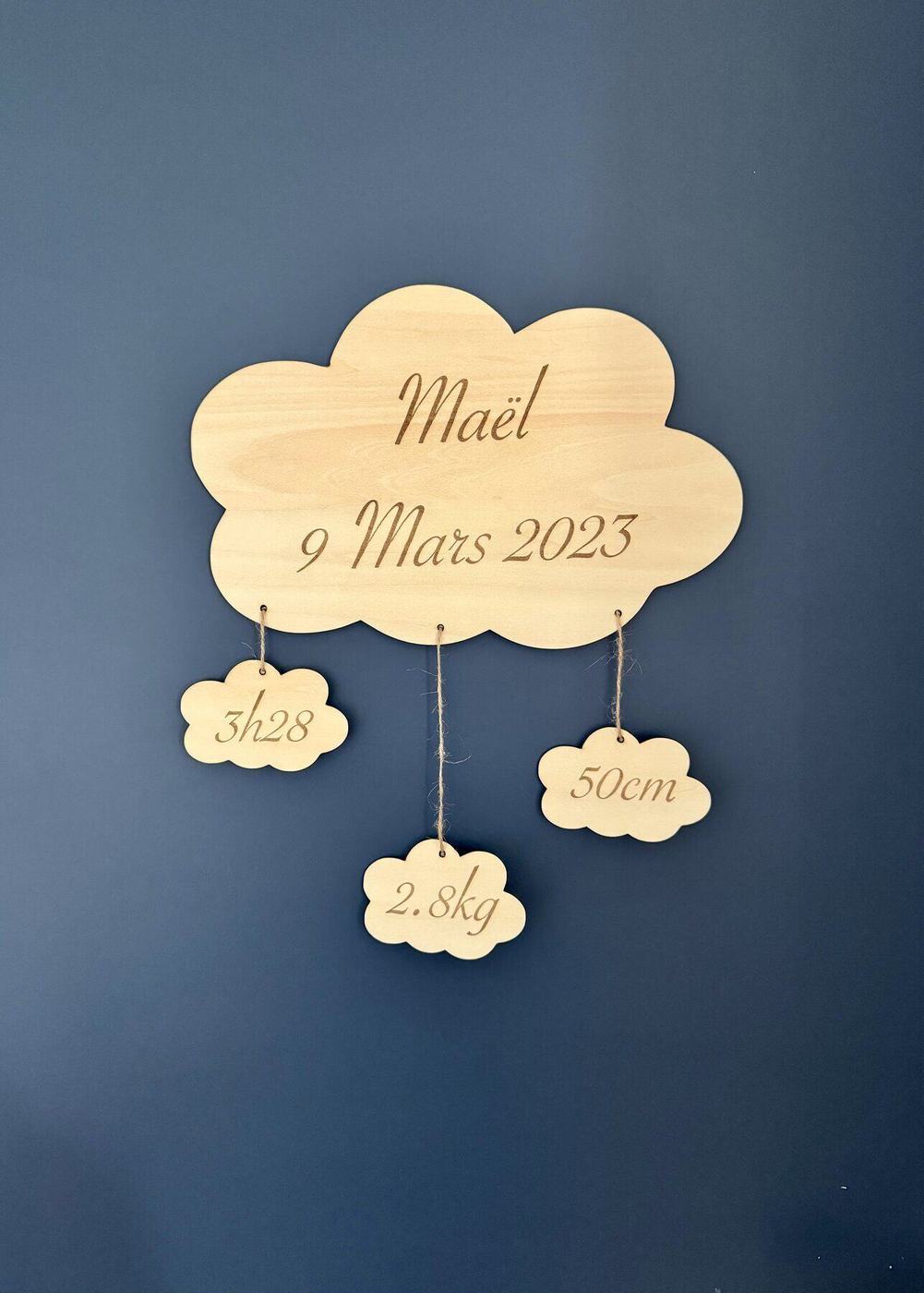 Décoration de porte en bois en forme de nuage, prénom Maël et informations de naissance
