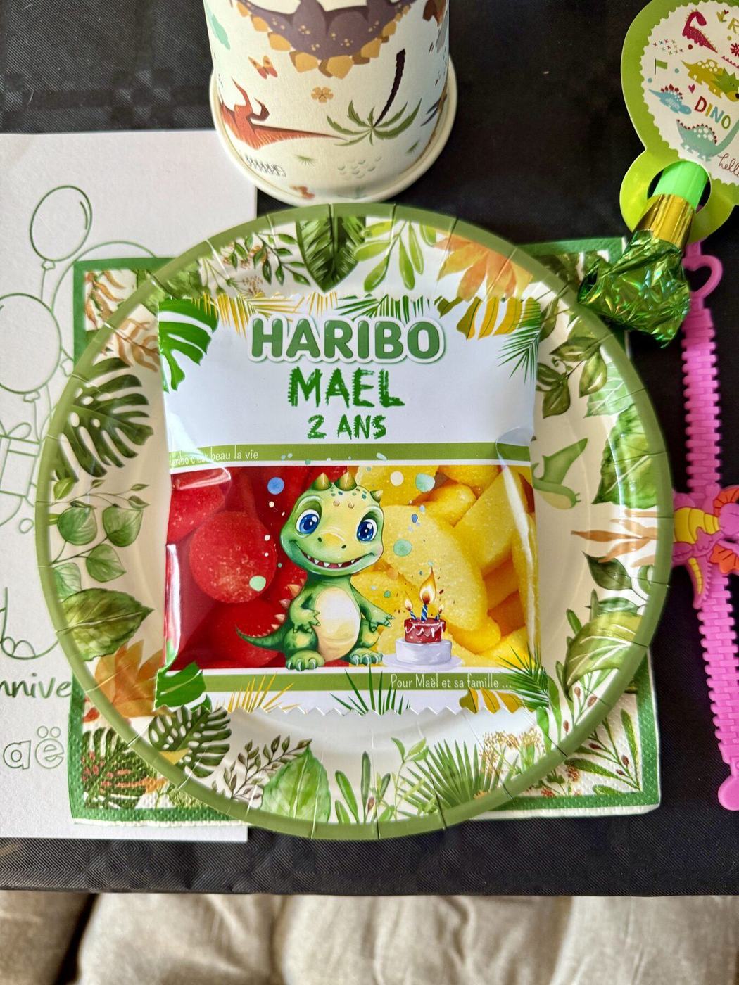 Sachet Haribo personnalisé thème Dinosaure, « Maël 2 ans », créations L'Univers du Petit Bois
