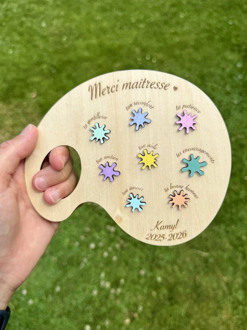 Palette de peintre en bois gravée « Merci maîtresse », taches de couleurs personnalisées, prénom Kamyl