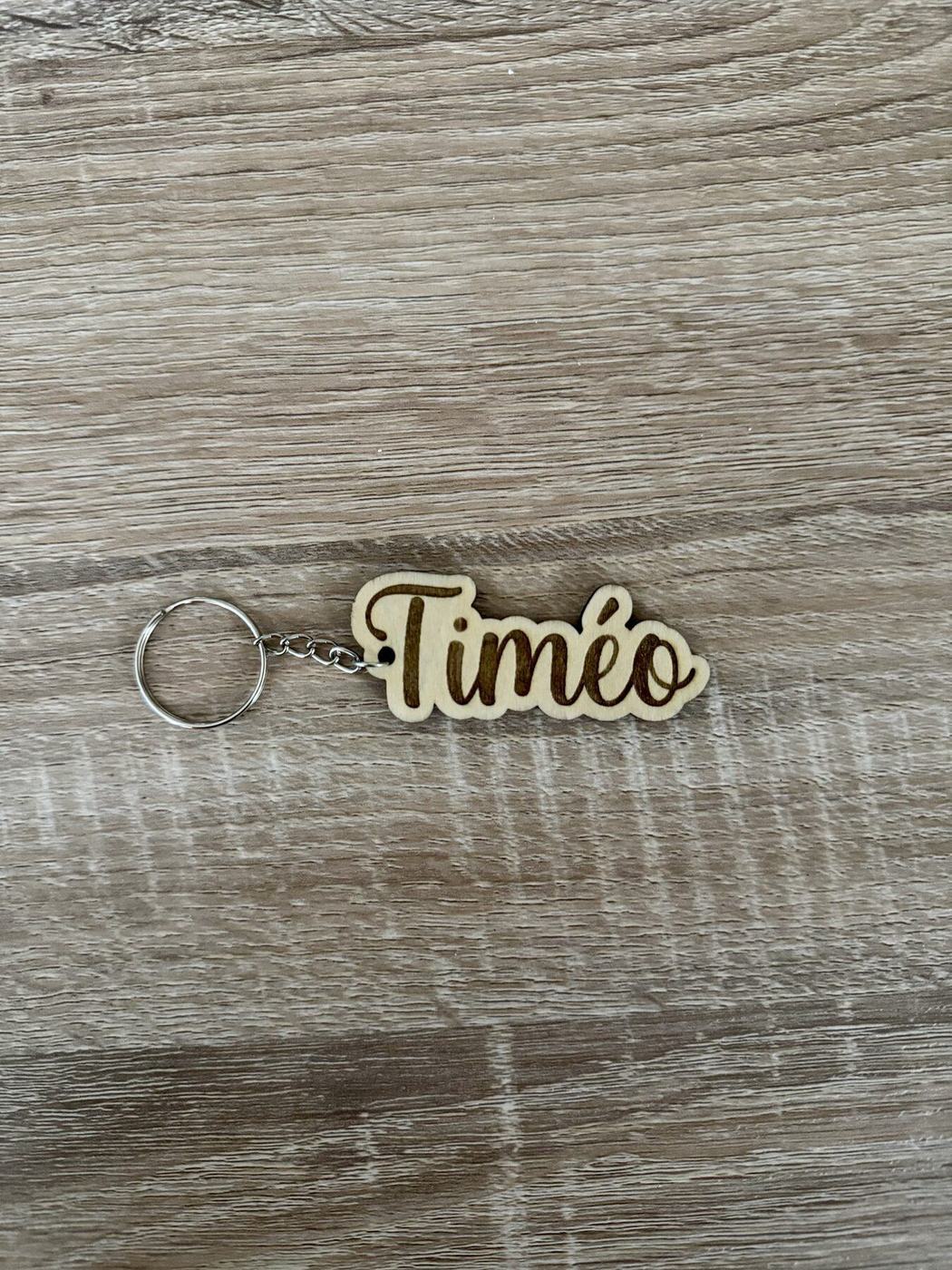 Porte-clés en bois gravé au prénom Timéo, créations L'Univers du Petit Bois