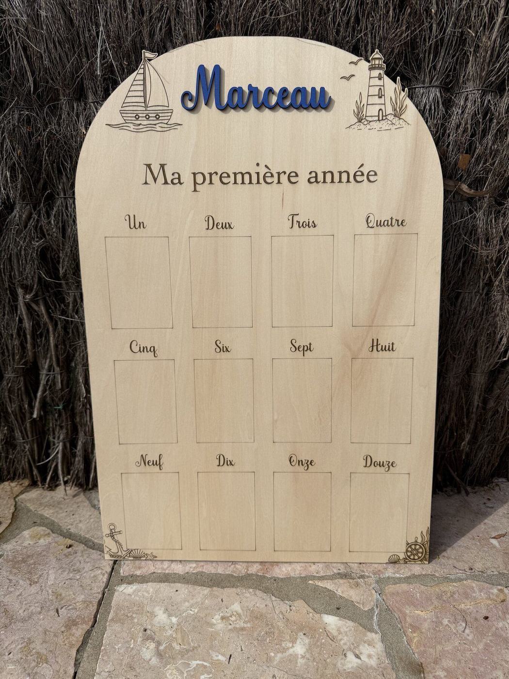 Panneau Ma première année, thème marin, voilier et phare gravés