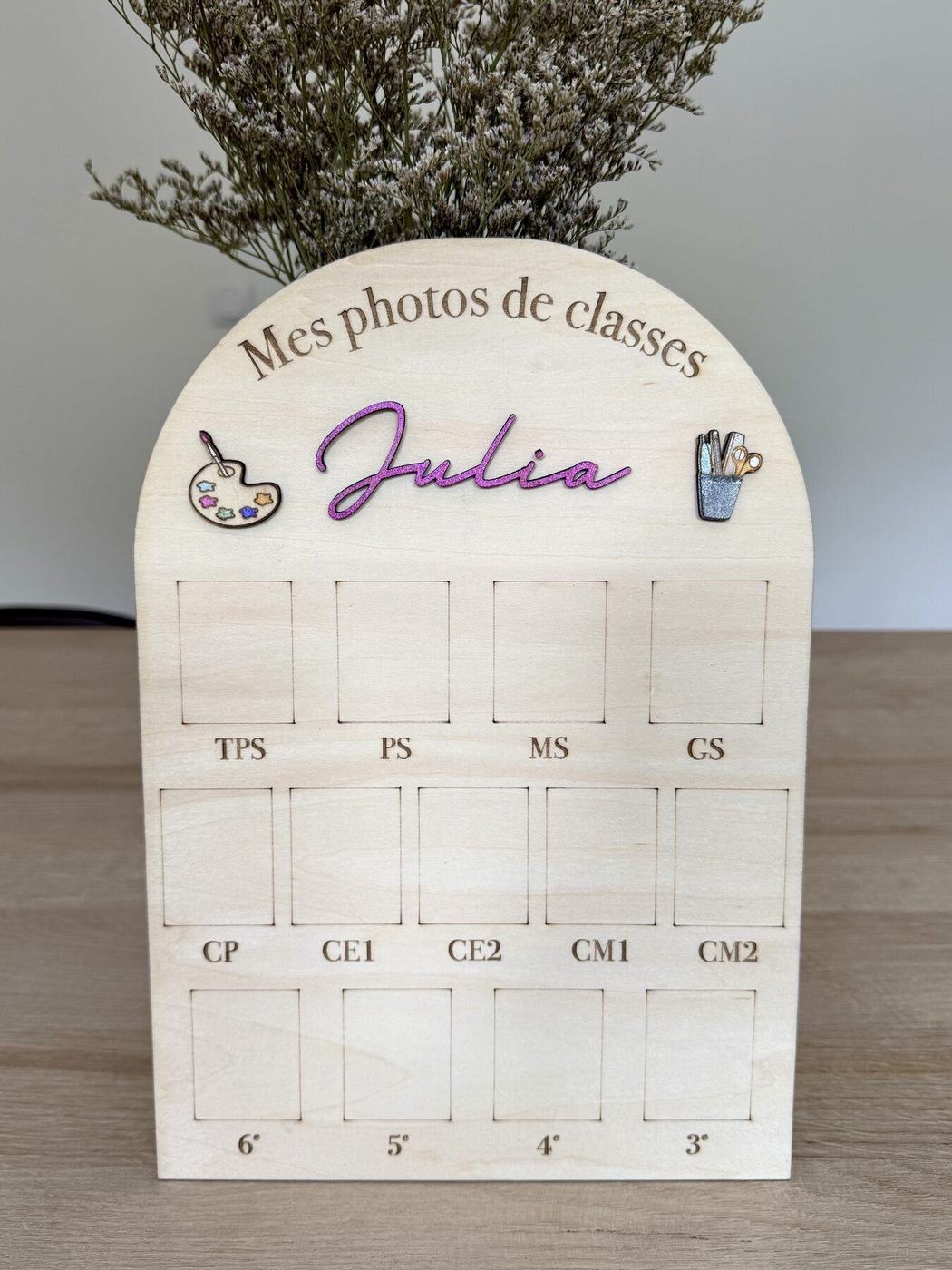 Planche photos de classe forme arrondie, prénom Julia en relief violet