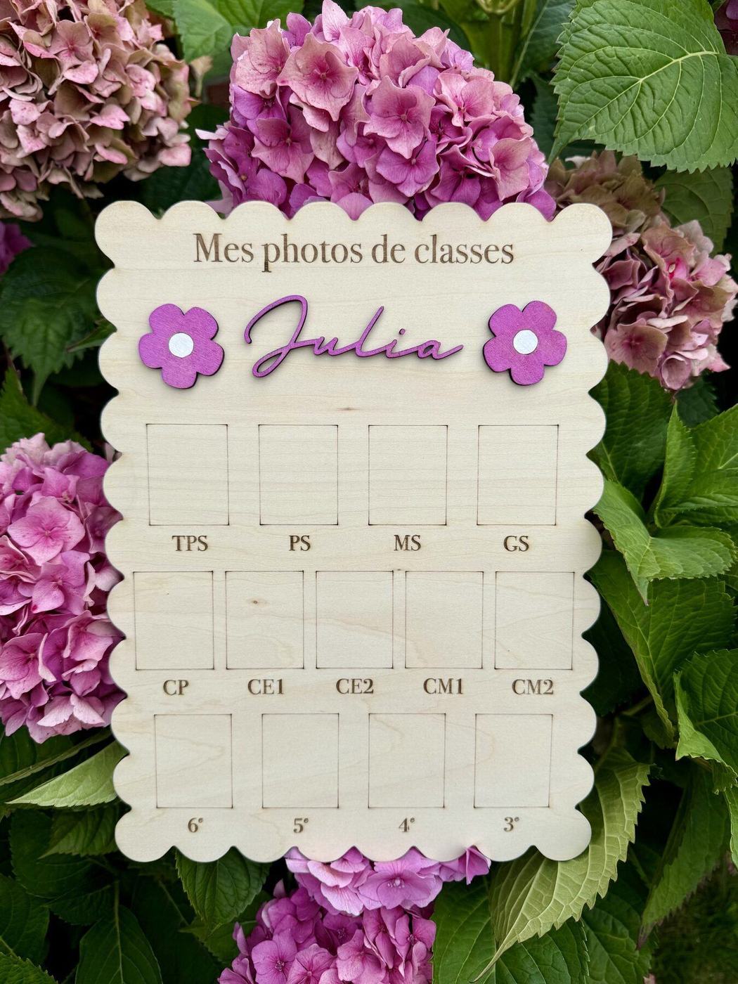 Planche photos de classe forme festonnée, prénom Julia en relief violet