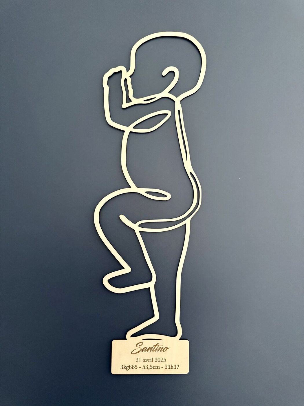 Silhouette de naissance en bois découpée à la taille réelle de bébé, créée par L'Univers du Petit Bois